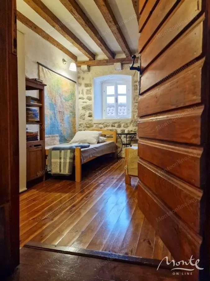 Prodaja, trosoban stan, 106m², Stari Grad, Herceg Novi