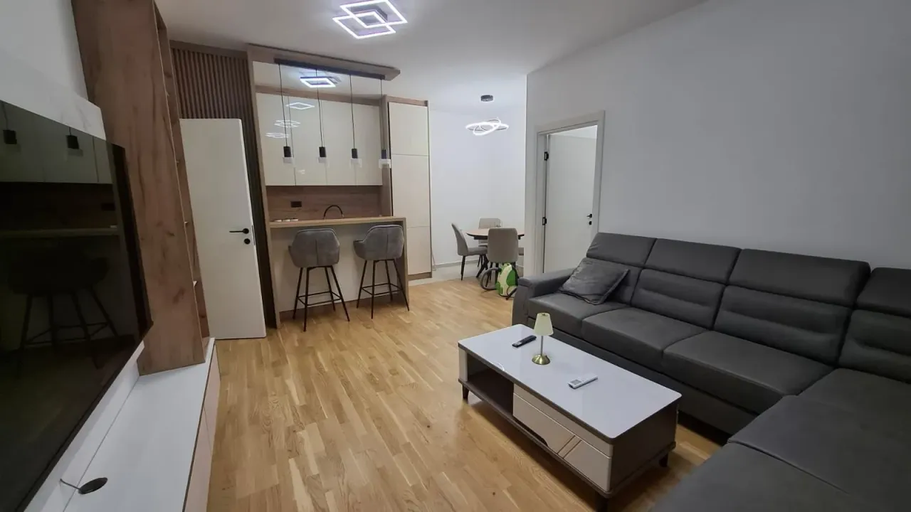 Izdavanje, jednosoban stan, 70m², Stari Aerodrom, Podgorica