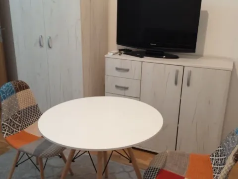 Izdavanje, garsonjera, 27m², Tuški Put, Podgorica - image 4