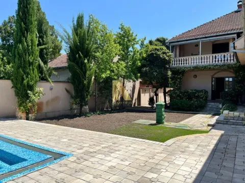 Izdavanje, kuća, 450m², Bulevar Evrope, Novi Sad Sve Podlokacije - image 16