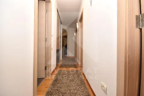 Rent, three bedroom apartment, 120m², City Kvart, Podgorica - image 15