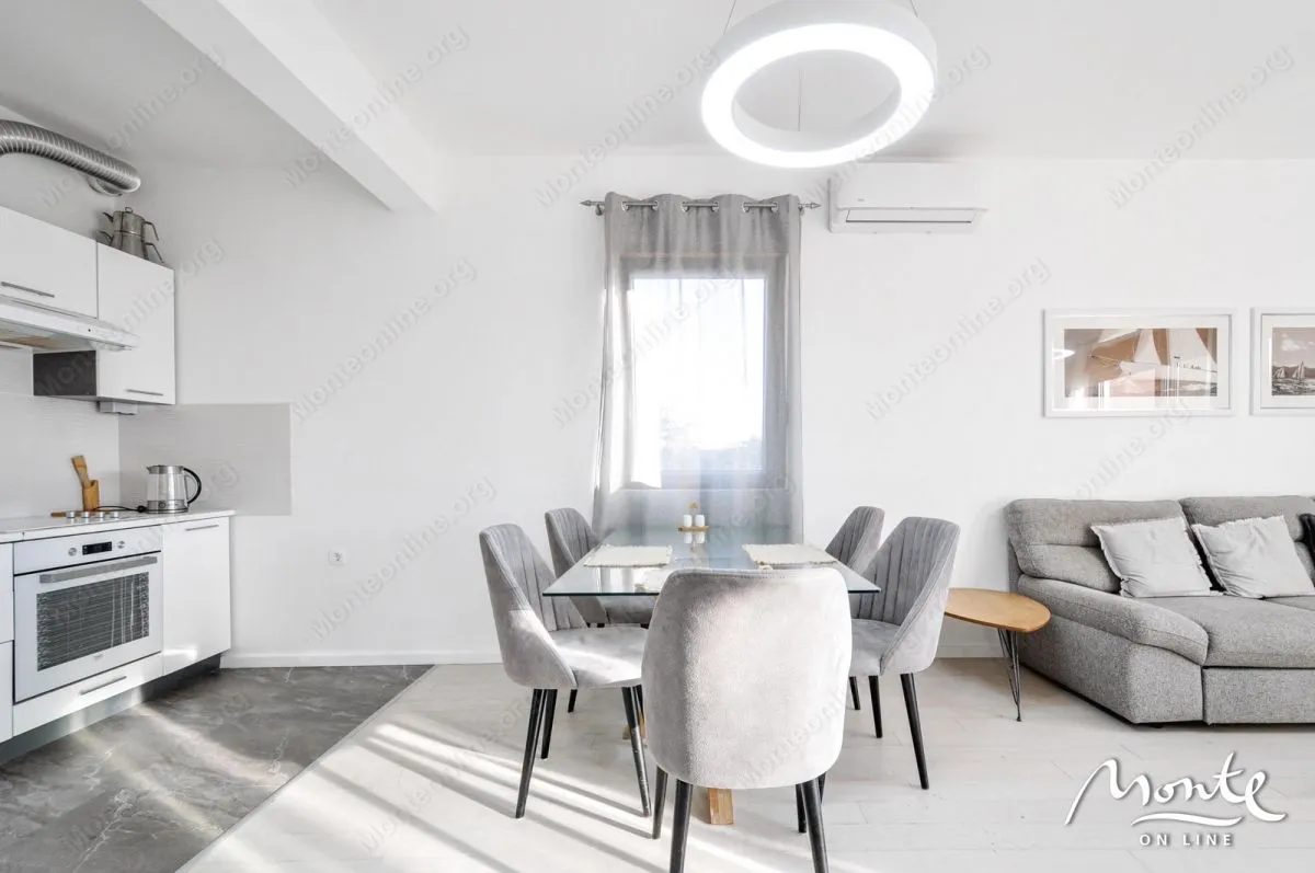 Prodaja, dvosoban stan, 69m², Tivat, Crna Gora