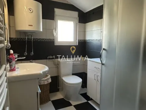 Izdavanje, kuća, 200m², Tološi, Podgorica - image 15