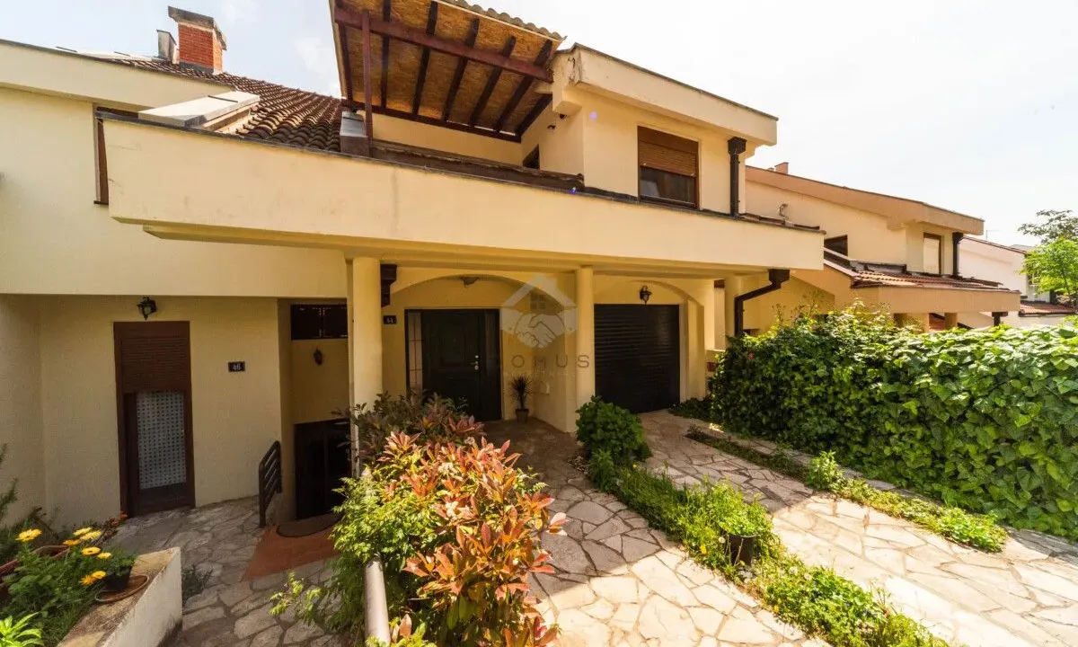 Izdavanje, kuća, 280m², Gorica C, Podgorica