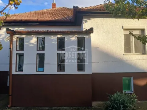 Sale, house, 102m², Ker, Subotica