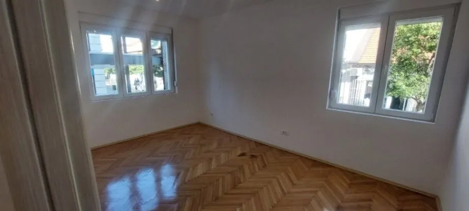 Izdavanje, poslovni prostor, 58m², Centar, Podgorica