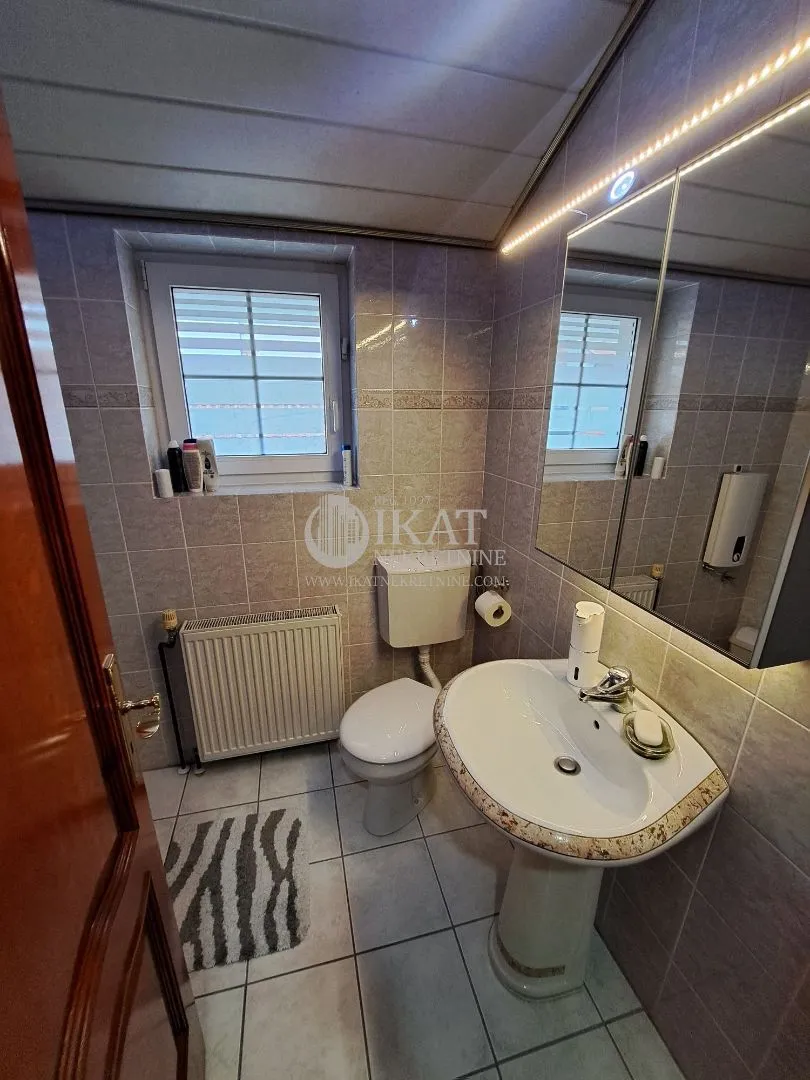 Prodaja, kuća, 250m², Novi Banovci, Stara Pazova
