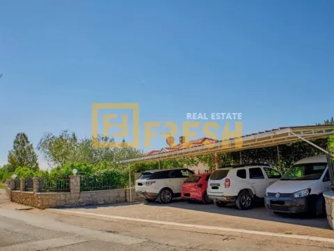 Izdavanje, kuća, 300m², Zagorič, Podgorica - image 47