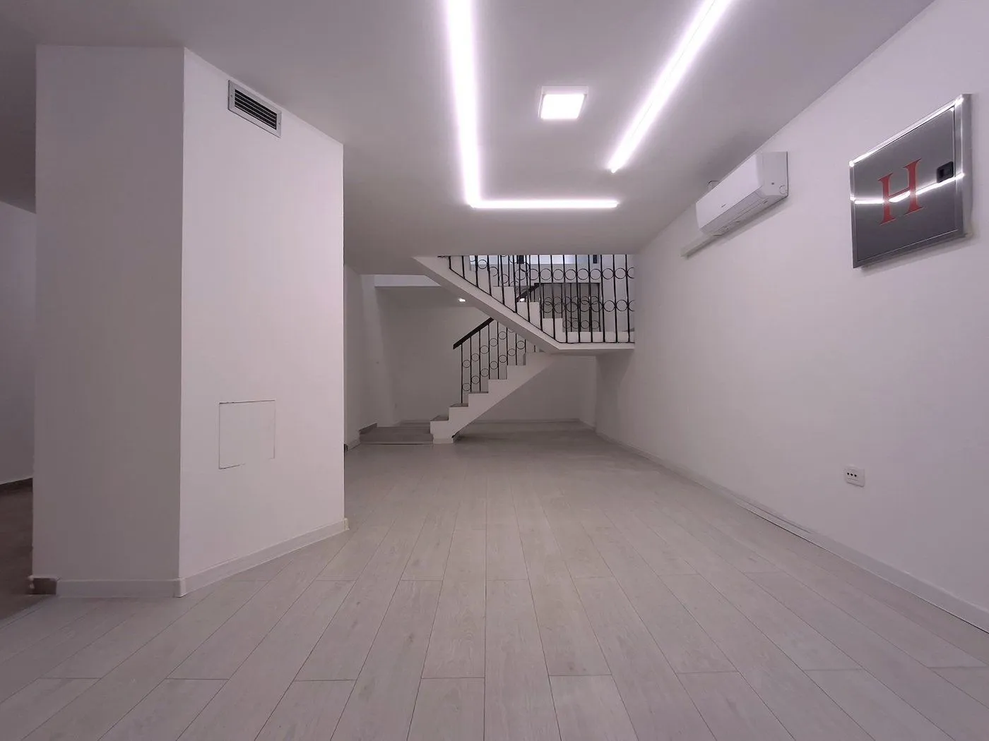 Sale, office space, 294m², Blok 5, Podgorica