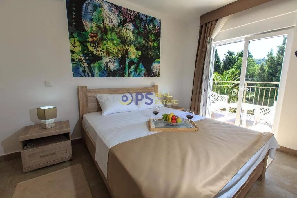 Sale, house, 378m², Bar, Crna Gora