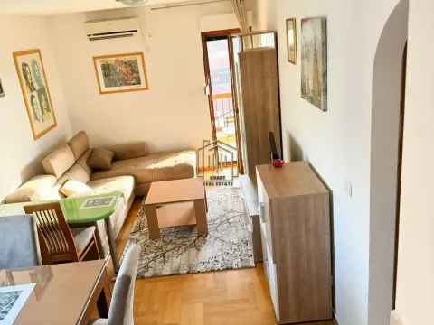 Rent, one bedroom apartment, 52m², Stari Aerodrom, Podgorica - image 1