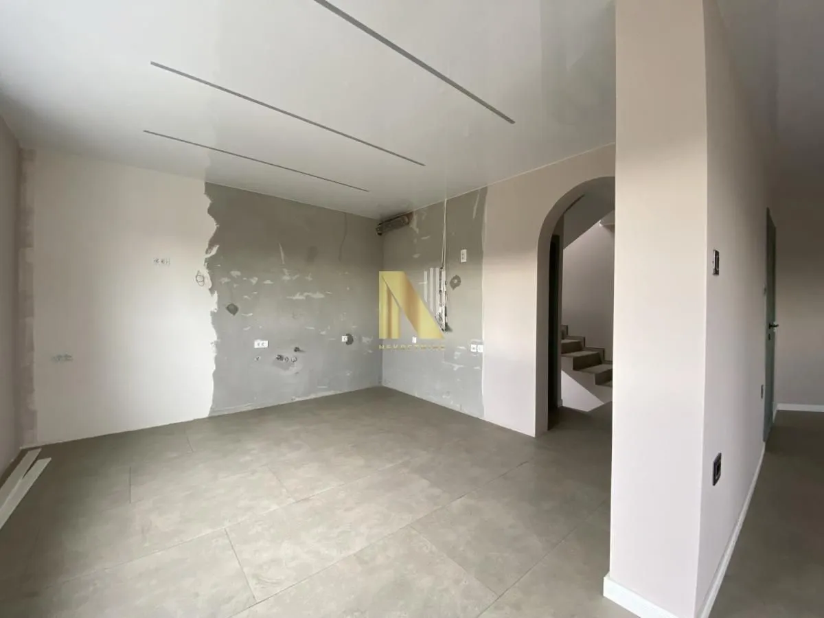 Prodaja, kuća, 260m², Veternik, Novi Sad Sve Podlokacije