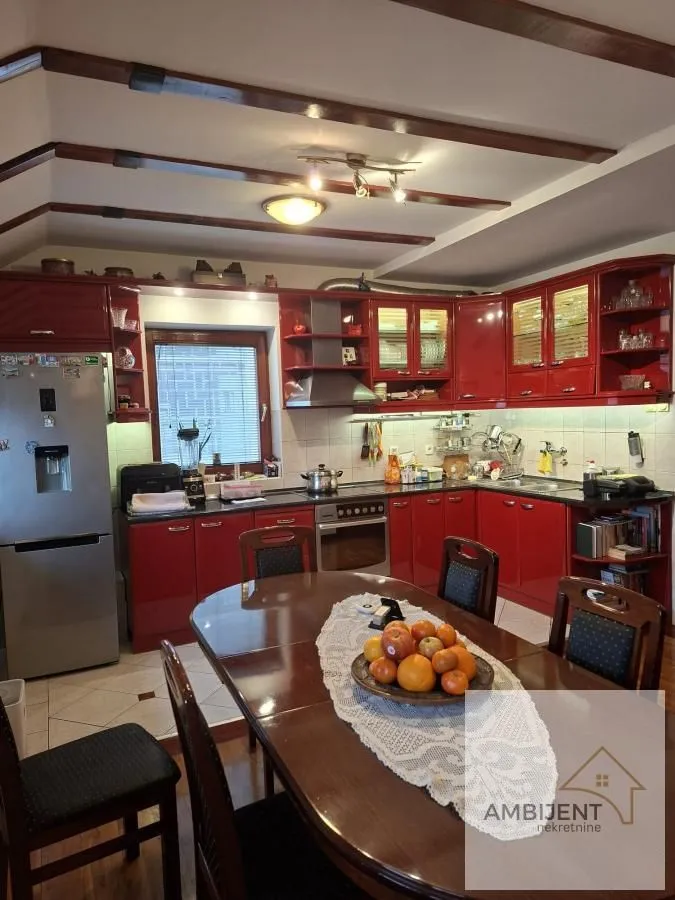 Prodaja, četvorosoban stan, 104m², Stari Grad, Beograd