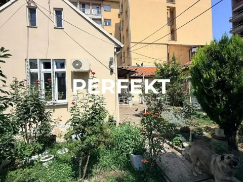 Kuća in Palilula Sve Podlokacije