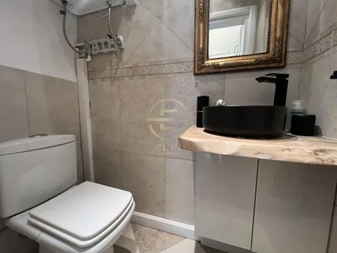 Izdavanje, četvorosoban stan, 130m², Centar, Novi Sad - image 8