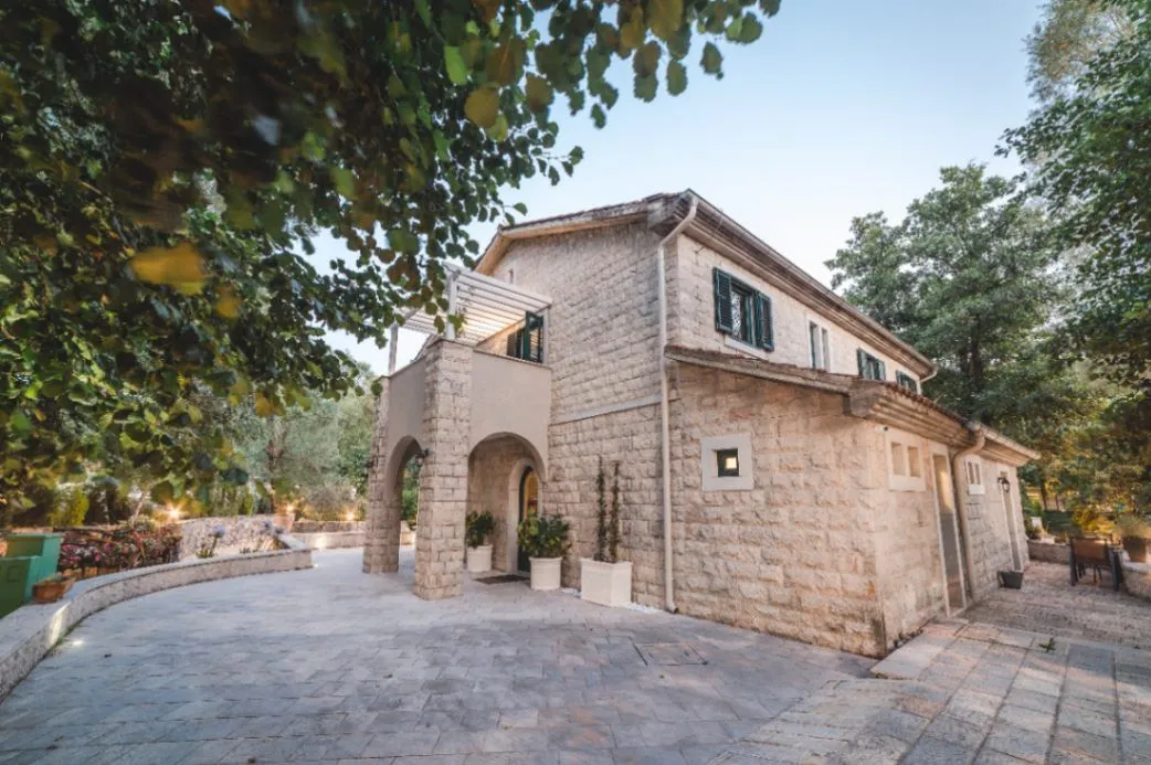 Sale, house, 300m², Mareza, Podgorica