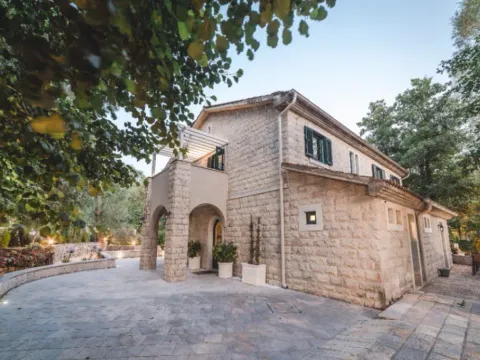 Prodaja, kuća, 300m², Mareza, Podgorica - image 12