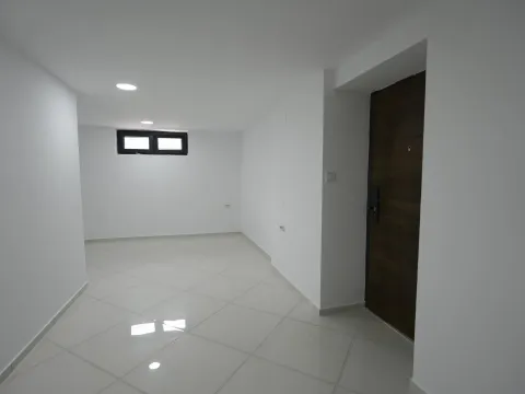 Izdavanje, poslovni prostor, 95m², Gorica C, Podgorica - image 16