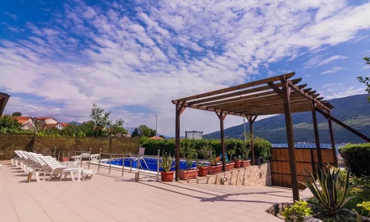 Sale, house, 280m², Đenovići, Herceg Novi