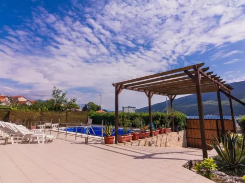 Sale, house, 280m², Đenovići, Herceg Novi - image 1