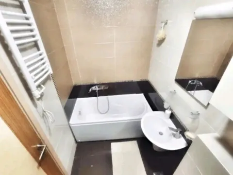 Izdavanje, jednosoban stan, 52m², Blok 6, Podgorica - image 2