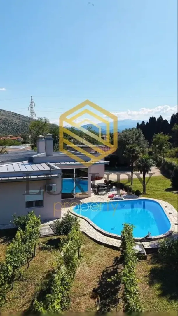 Izdavanje, kuća, 250m², Tološi, Podgorica