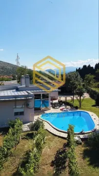 Izdavanje, kuća, 250m², Tološi, Podgorica - image 12