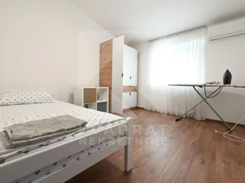 Izdavanje, trosoban stan, 190m², Tološi, Podgorica - image 16