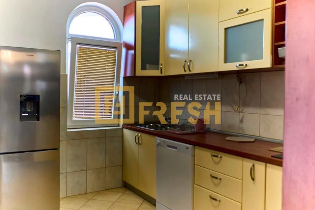 Izdavanje, kuća, 160m², Tološi, Podgorica