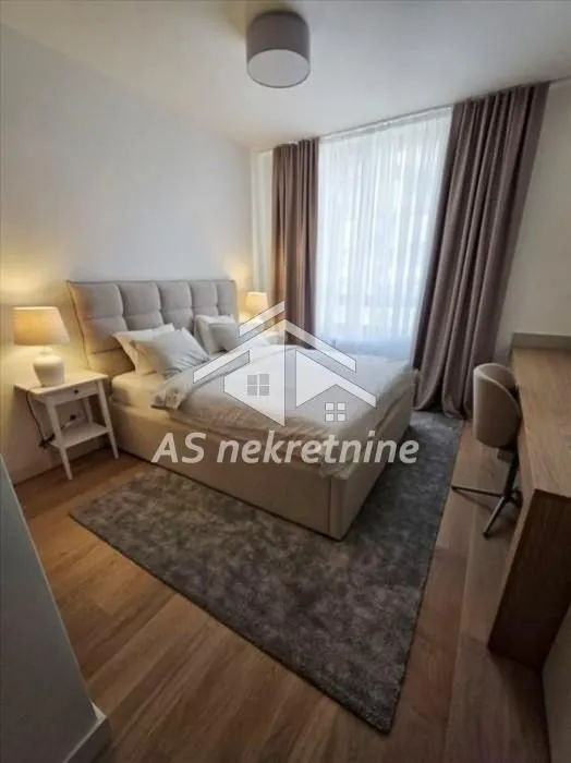 Izdavanje, trosoban stan, 86m², Savski Venac, Beograd