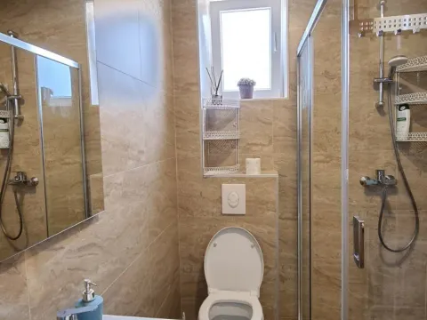 Rent, one bedroom apartment, 49m², Budva, Crna Gora - image 16