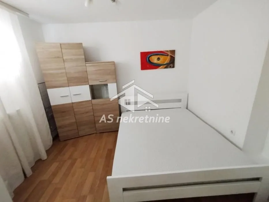 Izdavanje, trosoban stan, 70m², Vračar Sve Podlokacije, Beograd