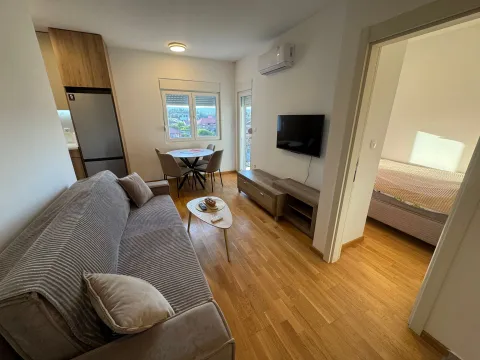 Rent, one bedroom apartment, 35m², Stara Varoš, Podgorica - image 2