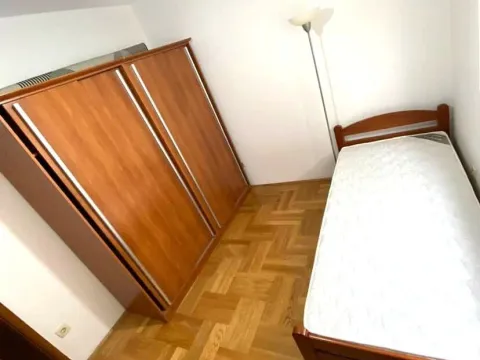 Izdavanje, dvosoban stan, 55m², Stari Aerodrom, Podgorica - image 2