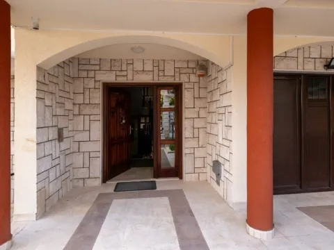 Rent, house, 280m², Podgorica, Crna Gora - image 22