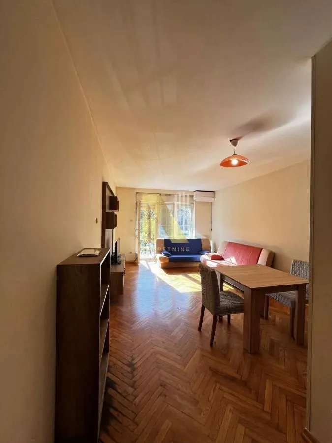 Izdavanje, garsonjera, 29m², Grbavica, Novi Sad Sve Podlokacije