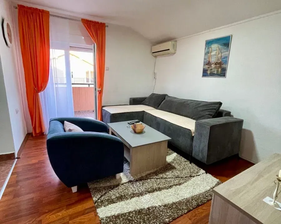 Izdavanje, dvosoban stan, 70m², Gornja Gorica, Podgorica
