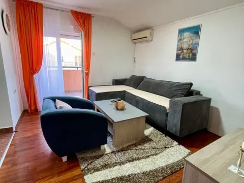 Izdavanje, dvosoban stan, 70m², Gornja Gorica, Podgorica - image 1