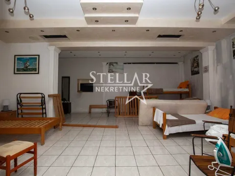 Izdavanje, kuća, 200m², Budva, Crna Gora - image 17