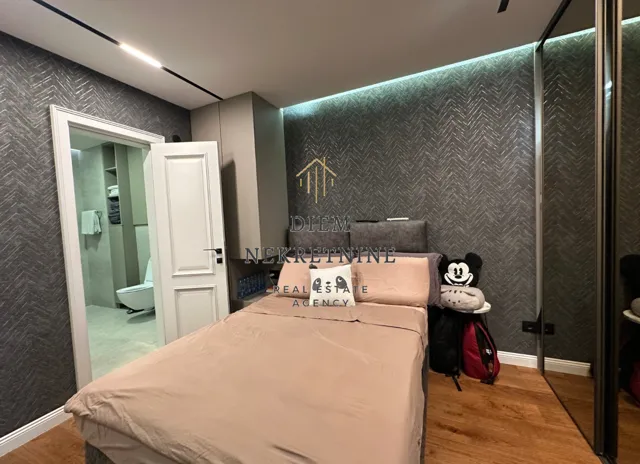 Prodaja, trosoban stan, 195m², Pobrežje, Podgorica