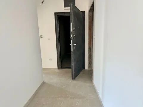Prodaja, trosoban stan, 105m², Stari Aerodrom, Podgorica - image 14