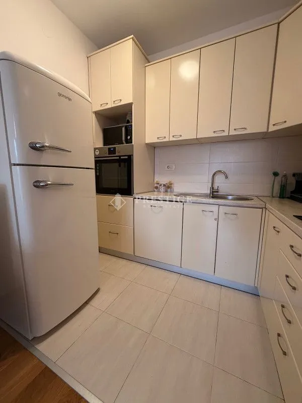 Izdavanje, jednosoban stan, 47m², Blok 6, Podgorica