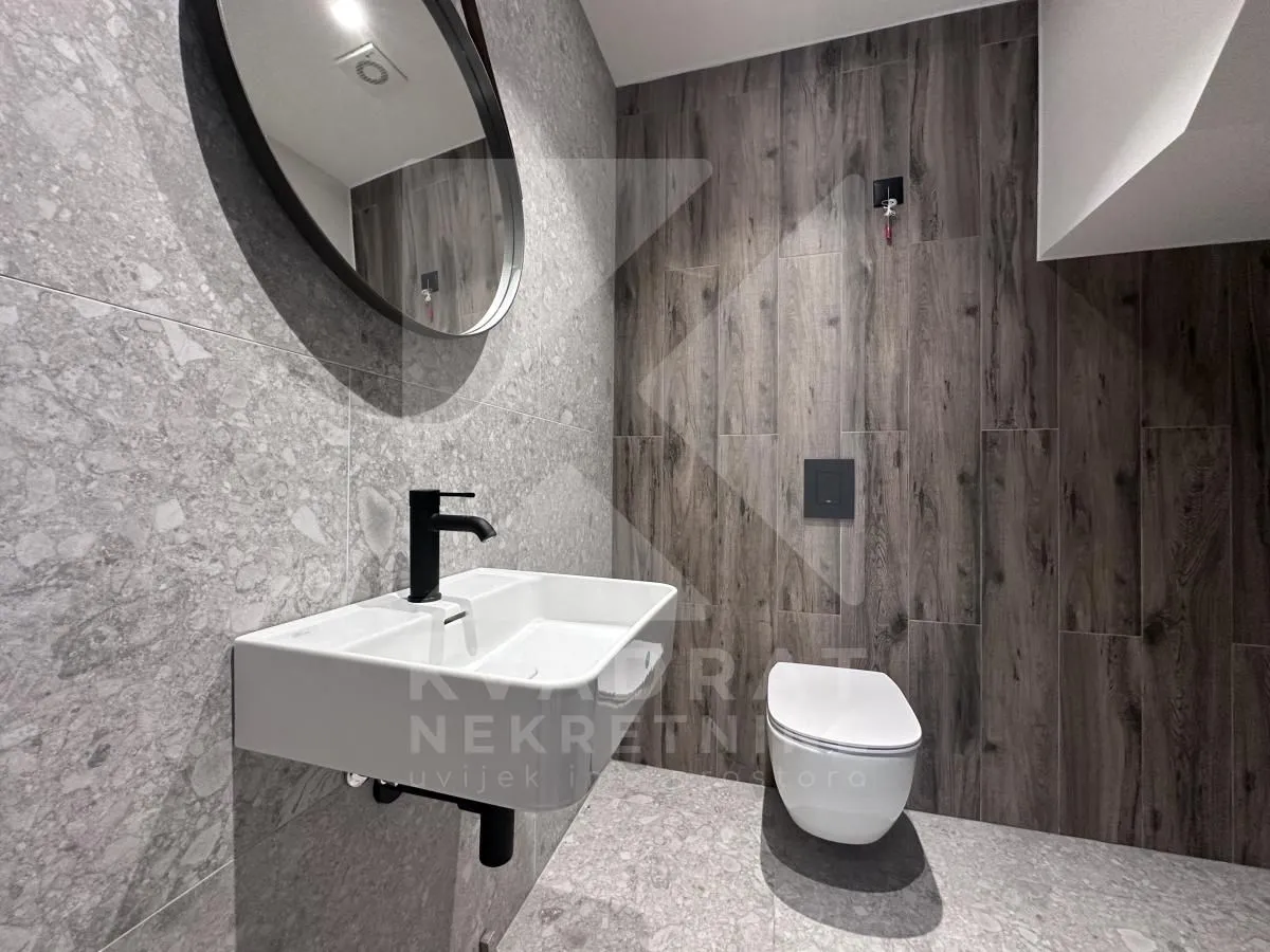 Prodaja, četvorosoban stan, 107m², Centar, Kolašin