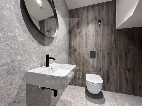 Prodaja, četvorosoban stan, 107m², Centar, Kolašin - image 26