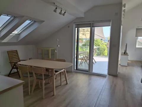 Izdavanje, dvosoban stan, 66m², Centar, Tivat - image 10