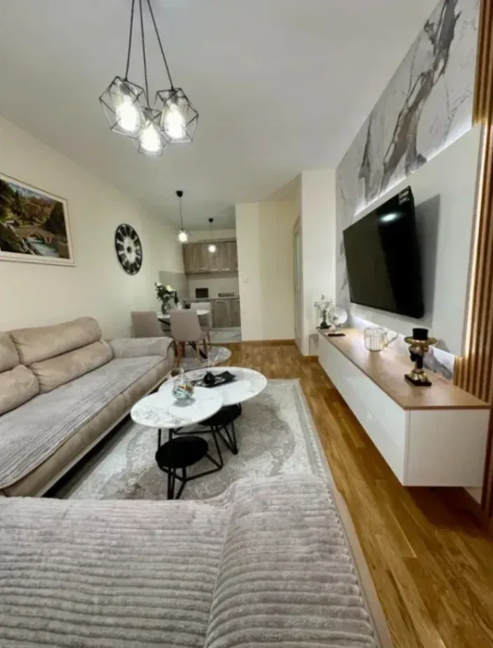 Izdavanje, dvosoban stan, 60m², City Kej, Podgorica