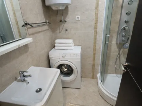 Izdavanje, jednosoban stan, 43m², Centar, Budva - image 5