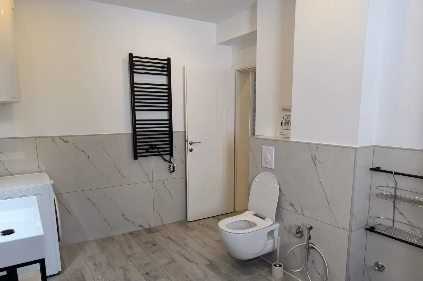 Izdavanje, trosoban stan, 147m², Đenovići, Herceg Novi