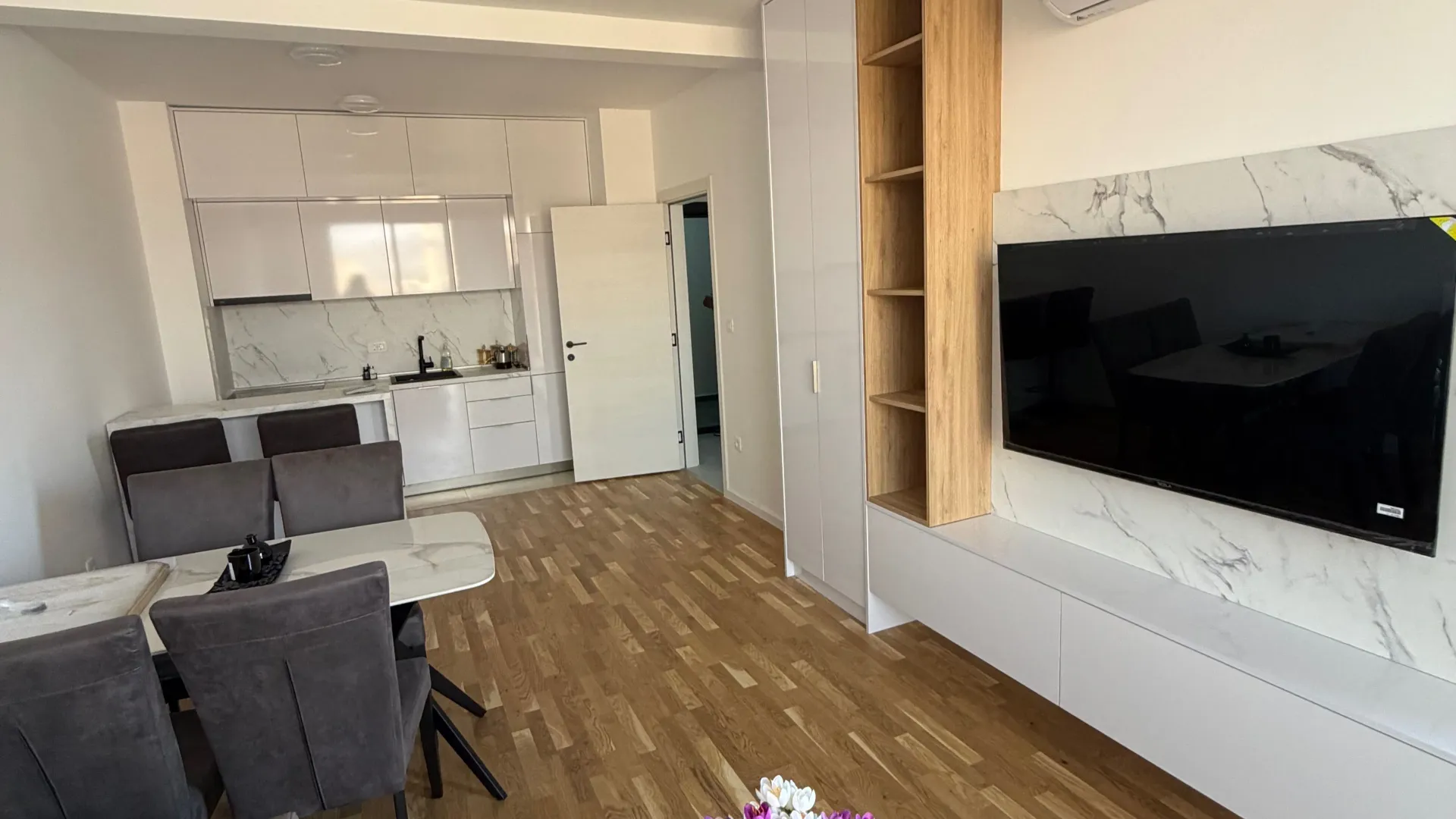Izdavanje, dvosoban stan, 66m², Stari Aerodrom, Podgorica