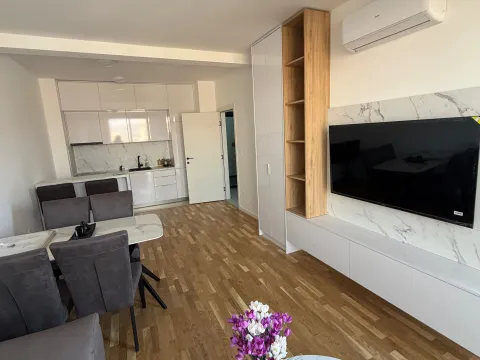 Izdavanje, dvosoban stan, 66m², Stari Aerodrom, Podgorica - image 2